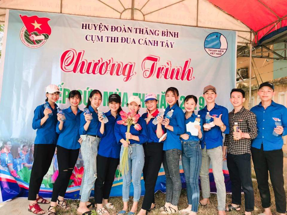 Những nụ cười rạng rỡ, tươi tắn của các tình nguyện viên tham gia chương trình “Tiếp sức mùa thi” (Ảnh: Phan Đức)